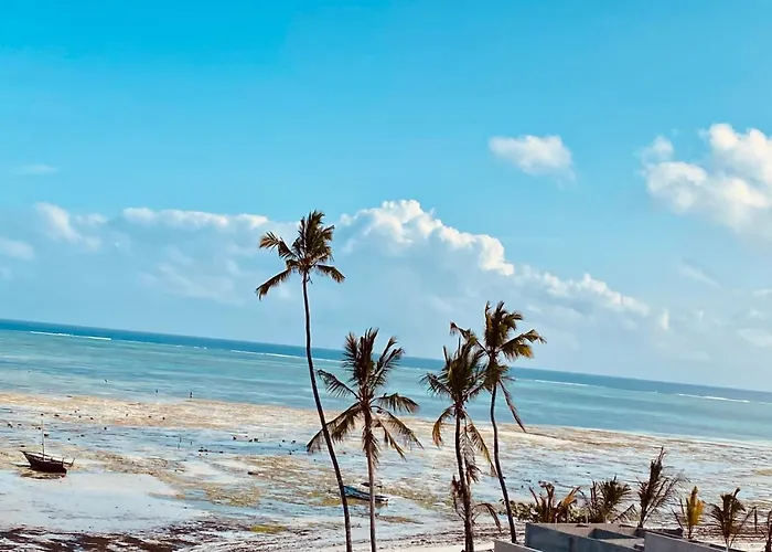 Zaina Larssons Beach Hotel
